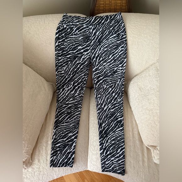 Michael Kors Pants - Michael Kors Black and White Patterned Leggings with pockets Stylish and Elegant